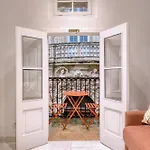Beautiful Traditional Townhouse In The Heart Of Amif2-1 Сasa de vacaciones