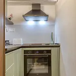 Сasa de vacaciones Beautiful Traditional Townhouse In The Heart Of Amif2-1