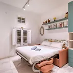 Beautiful Traditional Townhouse In The Heart Of Amif2-1 Сasa de vacaciones *