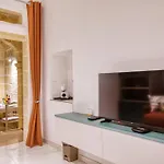 Сasa de vacaciones Beautiful Traditional Townhouse In The Heart Of Amif2-1