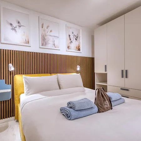 Beautiful Traditional Townhouse In The Heart Of Amif2-1 Case de vacanță *