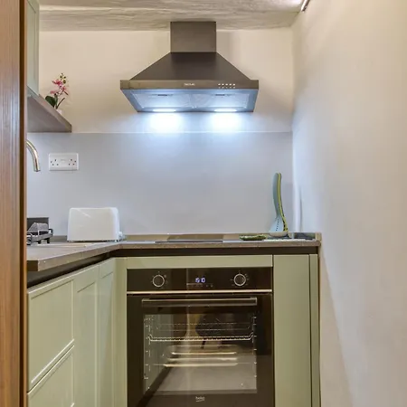 Σπίτι διακοπών Beautiful Traditional Townhouse In The Heart Of Amif2-1
