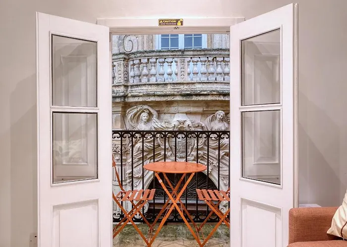 Beautiful Traditional Townhouse In The Heart Of Amif2-1 Case de vacanță