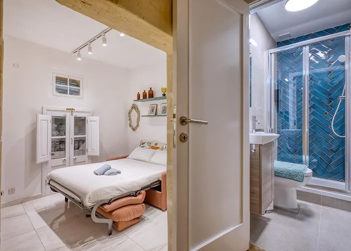 Beautiful Traditional Townhouse In The Heart Of Amif2-1 Case de vacanță